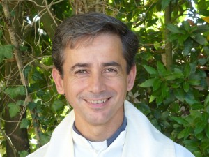 Contacto - Padre Carlos Padilla